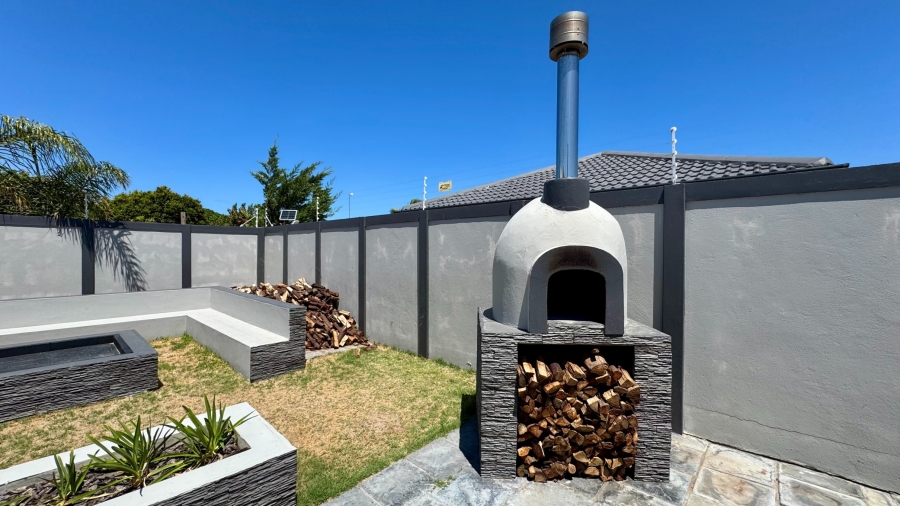 4 Bedroom Property for Sale in Strand South Western Cape